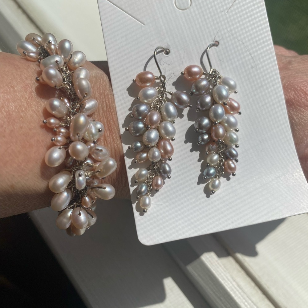 Breathtaking Freshwater Pearl Bracelet and Earring Set